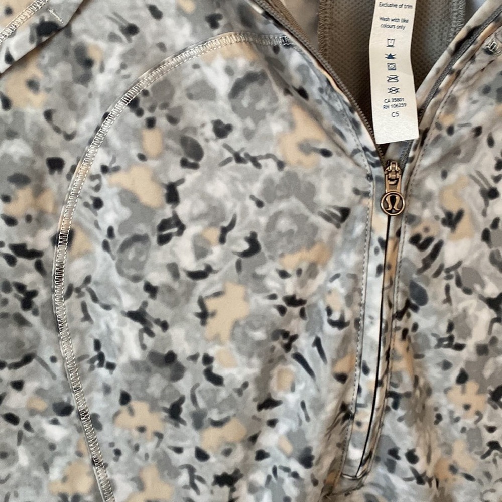 Lululemon Like New Lightened Up 1/4 Zip Pullover in Speckled Silver and Gray - Picture 7 of 14